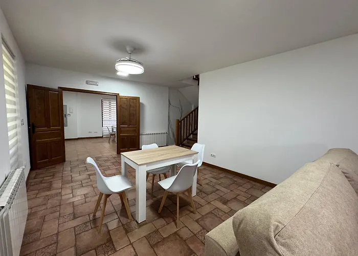 Casa Del Cura * 라스 나바스 델 마르케스