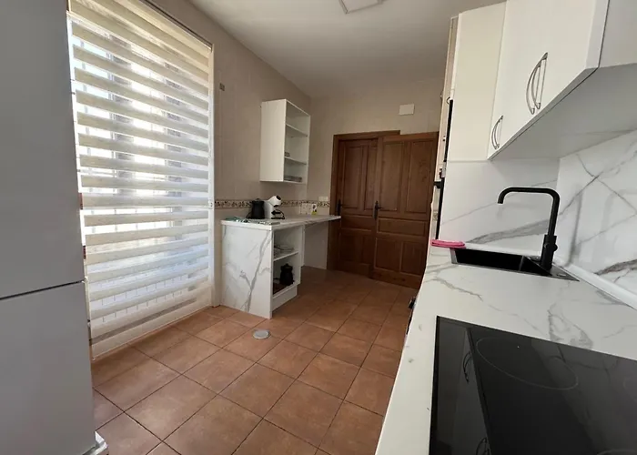 Casa Del Cura * 라스 나바스 델 마르케스